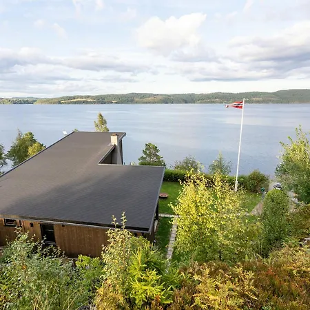 High Ceilings And Views Over The Inlet Flateby