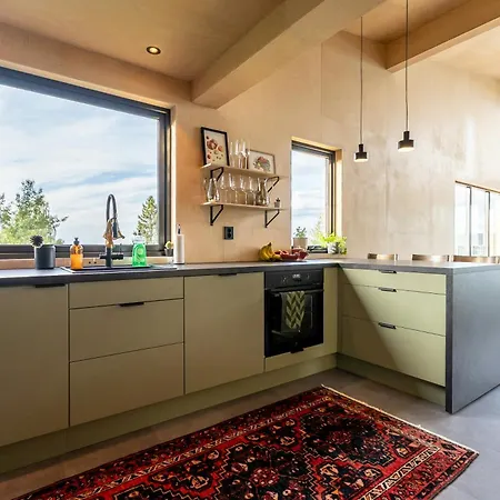 High Ceilings And Views Over The Inlet Hébergement de vacances Flateby