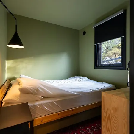 High Ceilings And Views Over The Inlet Hébergement de vacances