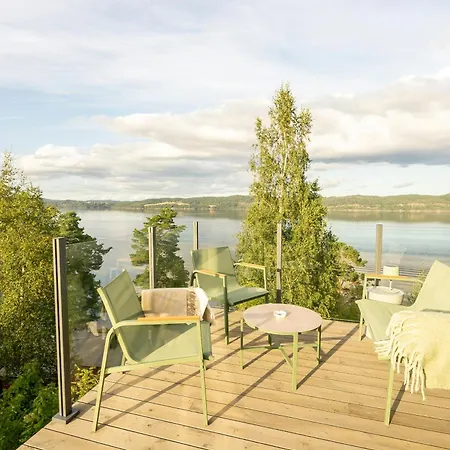 High Ceilings And Views Over The Inlet Hébergement de vacances *